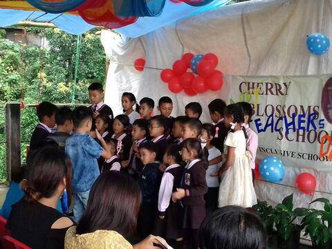 TINY TOTS SINGING 