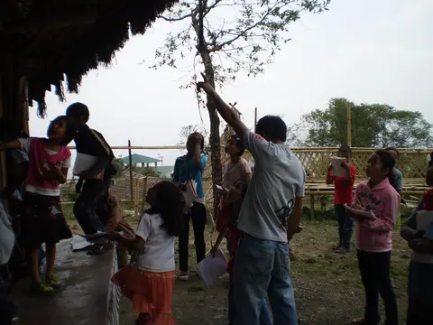 TEACHER EXPLAINING ABOUT THE MORUNG 