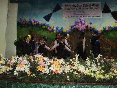 GROUP DANCE