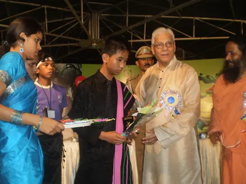  ROUKOWEGTUO GETTING SCHOLARSHIP FROM GOVERNOR