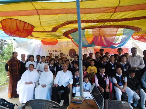 CHILDREN AND PARENTS GATHERED TO CELEBRATE INDEPENDENCE DAY